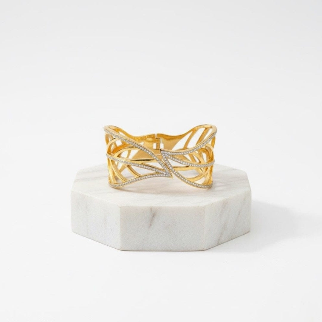 Premium Gold-Plated Hand Cuff – Adjustable